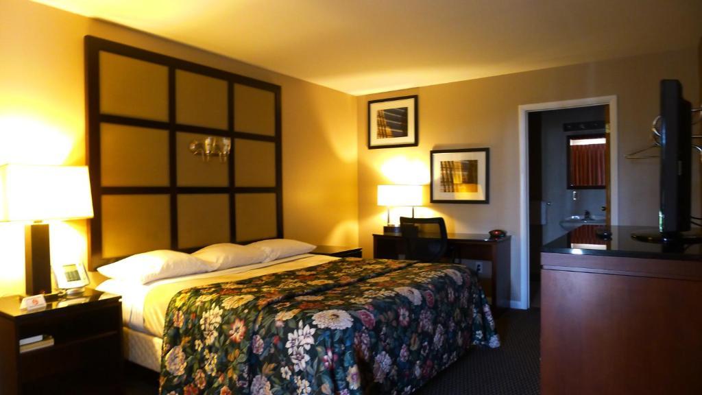 Relax Inn Watertown واتيرتاون المظهر الخارجي الصورة