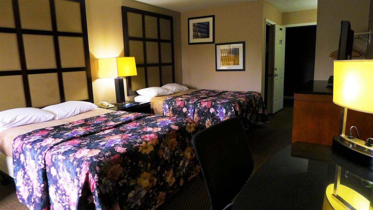 Relax Inn Watertown واتيرتاون المظهر الخارجي الصورة
