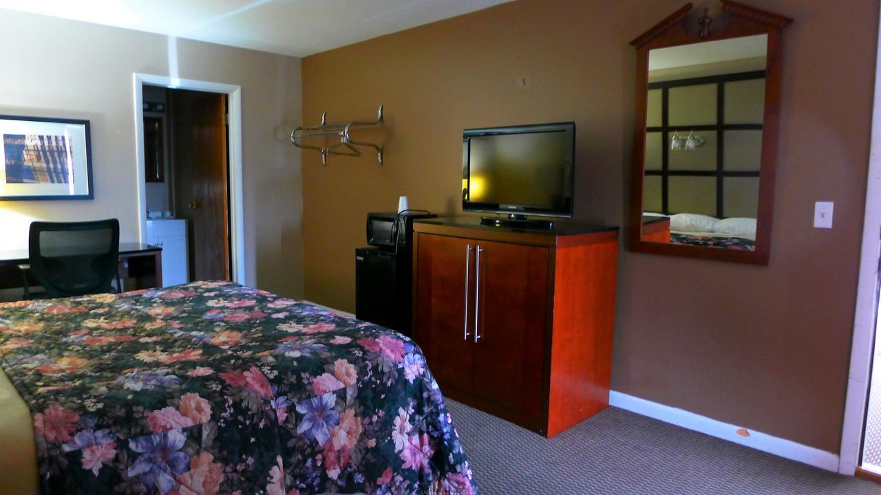 Relax Inn Watertown واتيرتاون المظهر الخارجي الصورة