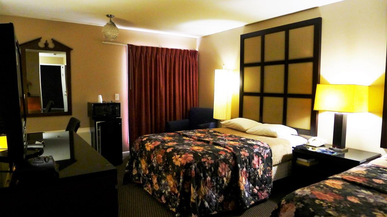 Relax Inn Watertown واتيرتاون المظهر الخارجي الصورة
