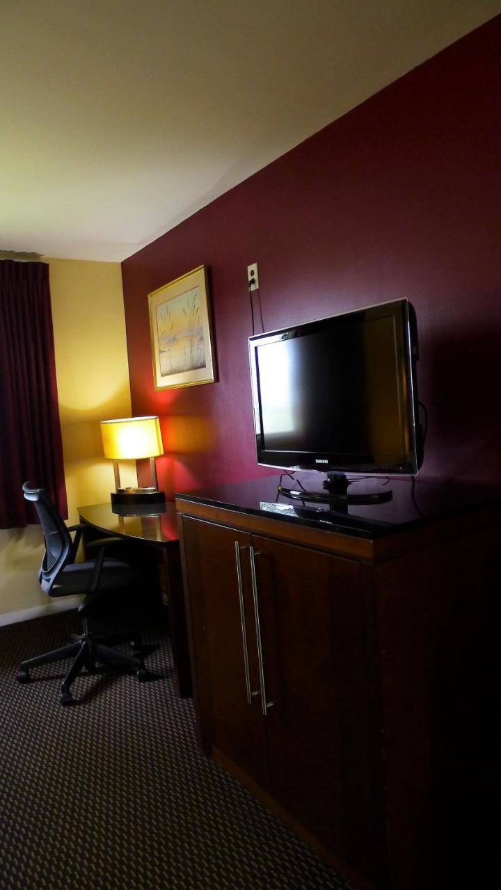 Relax Inn Watertown واتيرتاون المظهر الخارجي الصورة